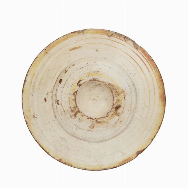 GRANDE PIATTO UMBONATO, SIVIGLIA, PRIMA MET&Agrave; SECOLO XVI  - Asta CERAMICA. MAIOLICHE E PORCELLANE DAL XVI AL XIX SECOLO - Associazione Nazionale - Case d'Asta italiane