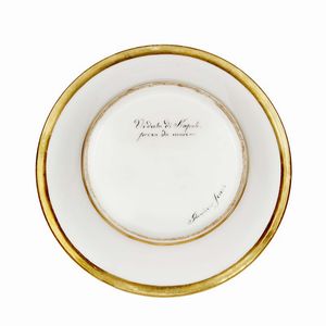 TAZZA CON PIATTINO, NAPOLI, MANIFATTURA GIOVINE, PRIMA MET&Agrave; 1830 CIRCA  - Asta CERAMICA. MAIOLICHE E PORCELLANE DAL XVI AL XIX SECOLO - Associazione Nazionale - Case d'Asta italiane