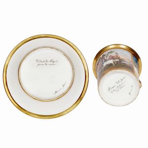 TAZZA CON PIATTINO, NAPOLI, MANIFATTURA GIOVINE, PRIMA MET&Agrave; 1830 CIRCA  - Asta CERAMICA. MAIOLICHE E PORCELLANE DAL XVI AL XIX SECOLO - Associazione Nazionale - Case d'Asta italiane