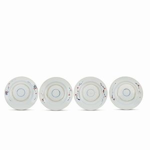 QUATTRO PIATTI, CINA, DINASTIA QING - EPOCA YONGZHENG SECOLO XVIII  - Asta CERAMICA. MAIOLICHE E PORCELLANE DAL XVI AL XIX SECOLO - Associazione Nazionale - Case d'Asta italiane