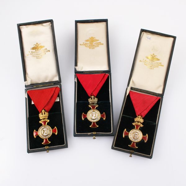 LOTTO DI TRE MEDAGLIE MILITARI  - Asta Tempo d'estate Gioielli, Orologi e Argenti - Associazione Nazionale - Case d'Asta italiane