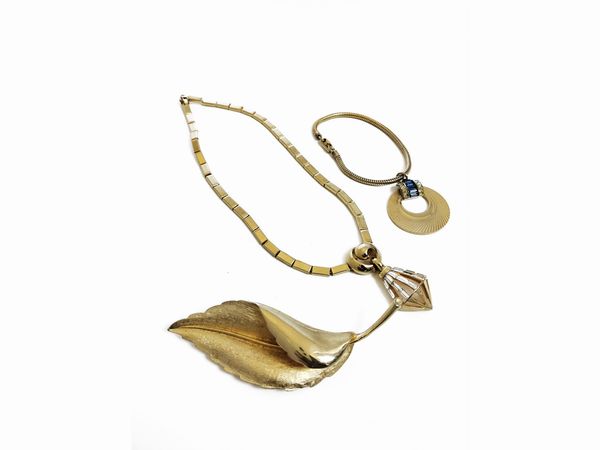 Coro lotto di bijoux in metallo dorato e strass  - Asta Fashion Vintage - Associazione Nazionale - Case d'Asta italiane