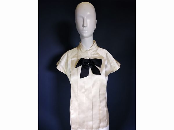 Chanel camicia in seta bianca con fiocco  - Asta Fashion Vintage - Associazione Nazionale - Case d'Asta italiane