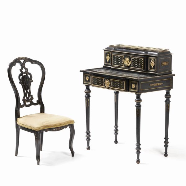 Mobiletto Napoleone III con sedia in legno ebanizzato. XIX secolo  - Asta Antiquariato Luglio - Associazione Nazionale - Case d'Asta italiane