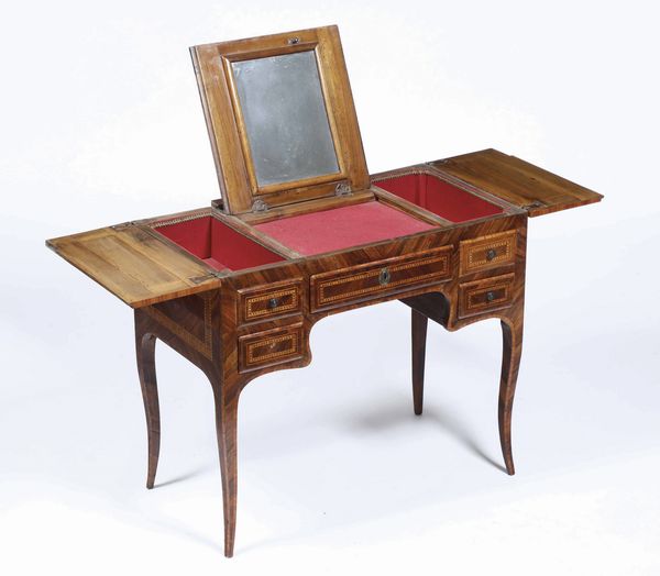 Tavolo toilette in legno lastronato e filettato. Italia centrale seconda met� XVIII secolo  - Asta Antiquariato Luglio - Associazione Nazionale - Case d'Asta italiane