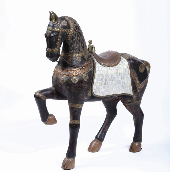 Cavallo in legno dipinto. India XX secolo  - Asta Antiquariato Luglio - Associazione Nazionale - Case d'Asta italiane