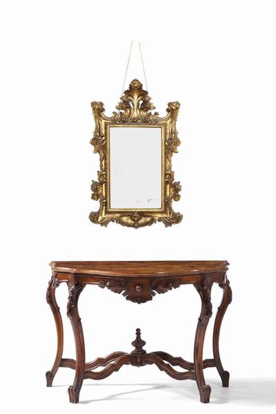 Console e specchiera. Stile �700, fine XIX secolo - inizio XX  - Asta Antiquariato Luglio - Associazione Nazionale - Case d'Asta italiane