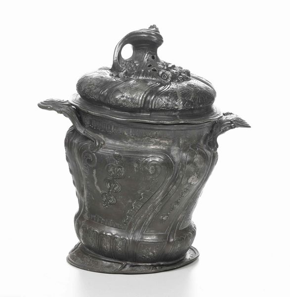 Braciere in peltro a forma di vaso con coperchio, XVIII secolo  - Asta Antiquariato Luglio - Associazione Nazionale - Case d'Asta italiane