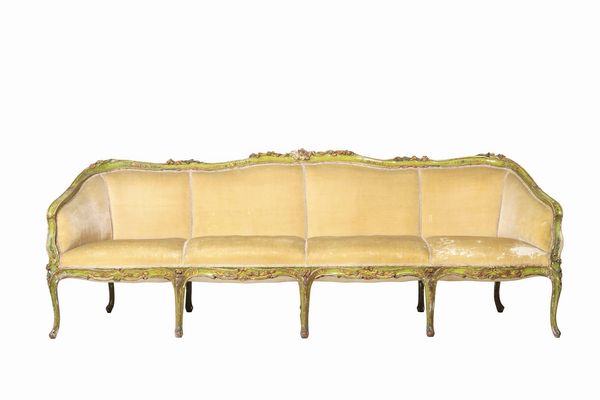 Divano in legno laccato. Venezia, met� XVIII secolo  - Asta Antiquariato Luglio - Associazione Nazionale - Case d'Asta italiane