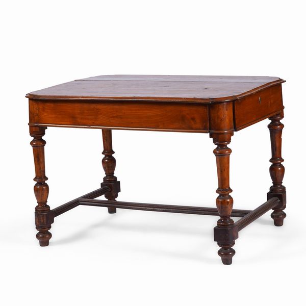 Tavolino in legno ad un cassetto. XIX secolo  - Asta Antiquariato Luglio - Associazione Nazionale - Case d'Asta italiane