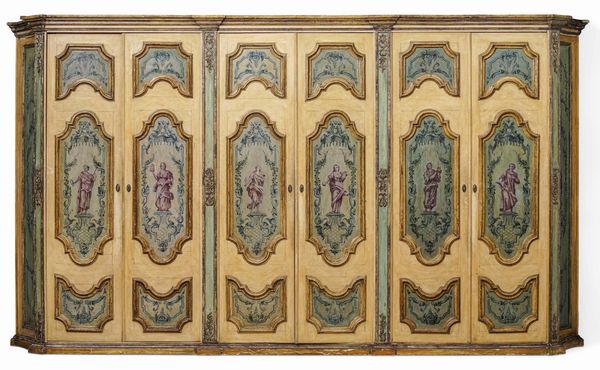 Grande armadio con ante in legno laccato, elementi antichi  - Asta Antiquariato Luglio - Associazione Nazionale - Case d'Asta italiane