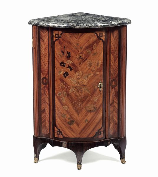 Angoliera ad un�anta lastronata in bois de rose e amaranto con intarsi a fiori in legni vari. Francia, 1770 circa  - Asta Antiquariato Luglio - Associazione Nazionale - Case d'Asta italiane