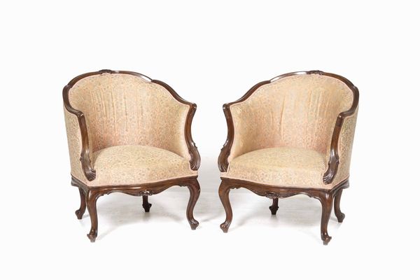 Letto e due poltroncine in legno intagliato  - Asta Antiquariato Luglio - Associazione Nazionale - Case d'Asta italiane