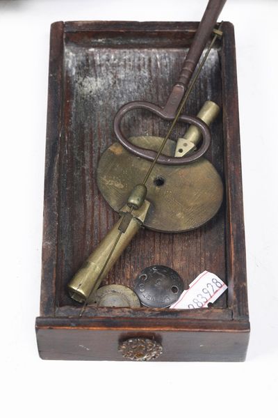 Pendola da tavolo, XVIII-XIX secolo  - Asta Antiquariato Luglio - Associazione Nazionale - Case d'Asta italiane