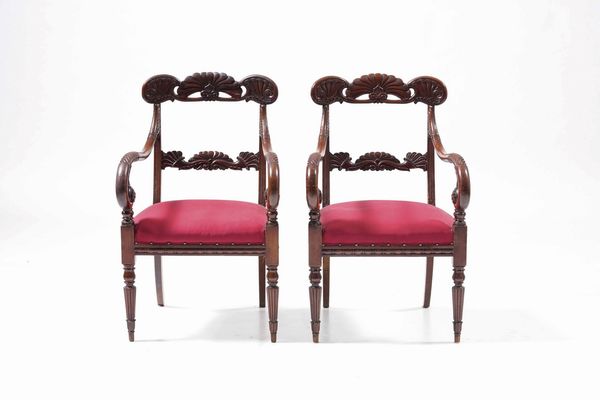 Tavolo in legno con sei sedie e due poltrone in legno intagliato. XIX secolo  - Asta Antiquariato Luglio - Associazione Nazionale - Case d'Asta italiane