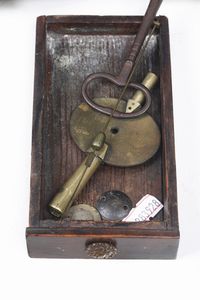 Pendola da tavolo, XVIII-XIX secolo  - Asta Antiquariato Luglio - Associazione Nazionale - Case d'Asta italiane