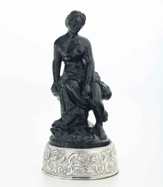Ninfa. Giadeite e argento fuso, sbalzato e cesellato. Marchi ad imitazione dell�argenteria inglese(Hanau?) XIX-XX secolo  - Asta Argenti - Associazione Nazionale - Case d'Asta italiane