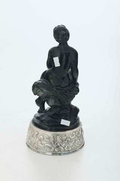 Ninfa. Giadeite e argento fuso, sbalzato e cesellato. Marchi ad imitazione dell�argenteria inglese(Hanau?) XIX-XX secolo  - Asta Argenti - Associazione Nazionale - Case d'Asta italiane