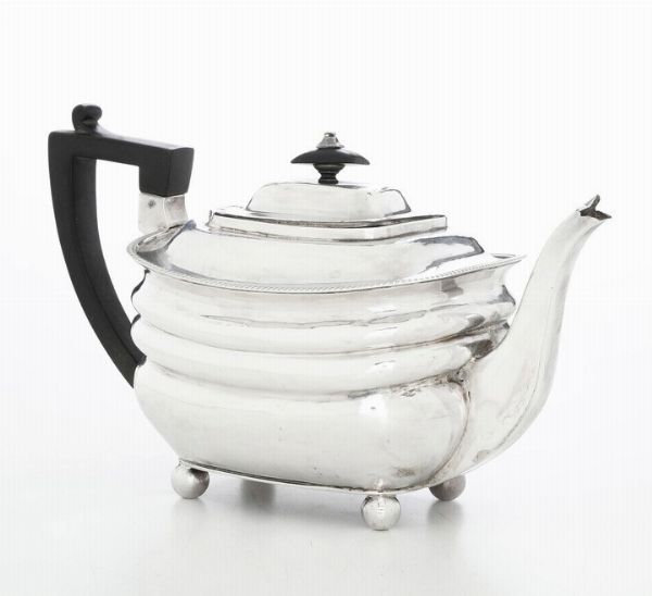 Teiera. Londra, 1830. Marchio dell'argentiere R.M entro rettangolo (non identificato)  - Asta Argenti - Associazione Nazionale - Case d'Asta italiane