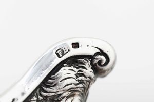 Tankard. Argento fuso, sbalzato e cesellato. Londra 1727. Marchio dell�argentiere parziale di difficile identificazione (J. Millington?) e altri marchi per Londra 1877 e dell�argentiere Frederick Brasted  - Asta Argenti - Associazione Nazionale - Case d'Asta italiane