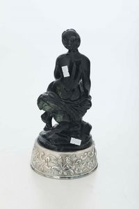 Ninfa. Giadeite e argento fuso, sbalzato e cesellato. Marchi ad imitazione dell�argenteria inglese(Hanau?) XIX-XX secolo  - Asta Argenti - Associazione Nazionale - Case d'Asta italiane