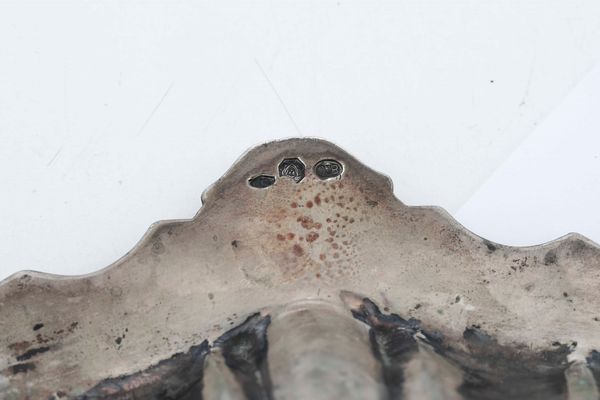 Vassoio e bacile. Argenteria milanese della prima met� del XX secolo; bacile argentiere Fassi Arno  - Asta Argenti - Associazione Nazionale - Case d'Asta italiane