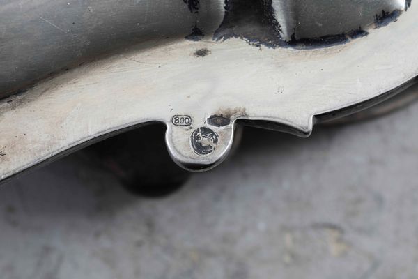 Vassoio e bacile. Argenteria milanese della prima met� del XX secolo; bacile argentiere Fassi Arno  - Asta Argenti - Associazione Nazionale - Case d'Asta italiane