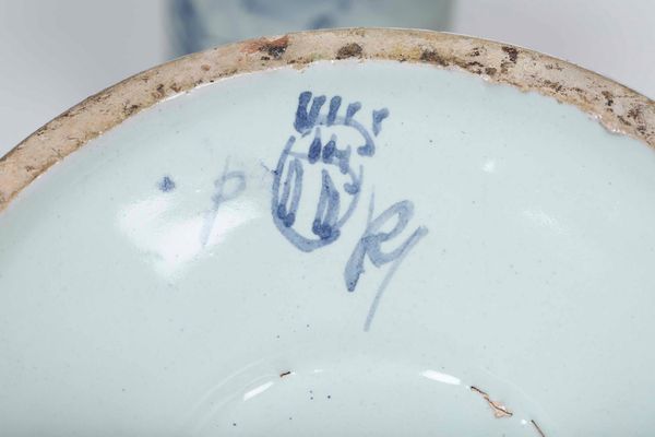 Coppia di piccoli stagnoni e vasetti<BR>Albissola, seconda met del XX secolo  - Asta Ceramiche - Associazione Nazionale - Case d'Asta italiane