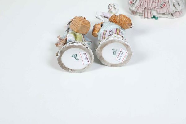 Coppia di vasi<BR>Italia, alla maniera di Doccia della fine del �700, XX secolo  - Asta Ceramiche - Associazione Nazionale - Case d'Asta italiane