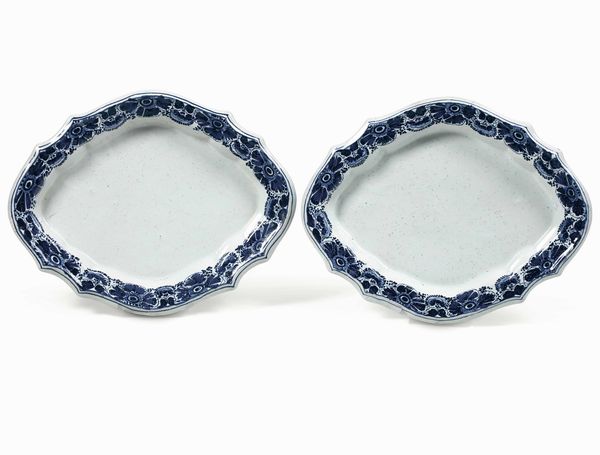 Coppia di piatti ovali Faenza, Manifattura Ferniani, prima met del XVIII secolo  - Asta Ceramiche - Associazione Nazionale - Case d'Asta italiane