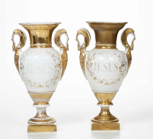 Coppia di vasi<BR>Francia, probabilmente Parigi, prima met del XIX secolo  - Asta Ceramiche - Associazione Nazionale - Case d'Asta italiane