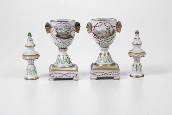 Coppia di vasetti/candelieri<BR>Manifattura indeterminata, XX secolo  - Asta Ceramiche - Associazione Nazionale - Case d'Asta italiane