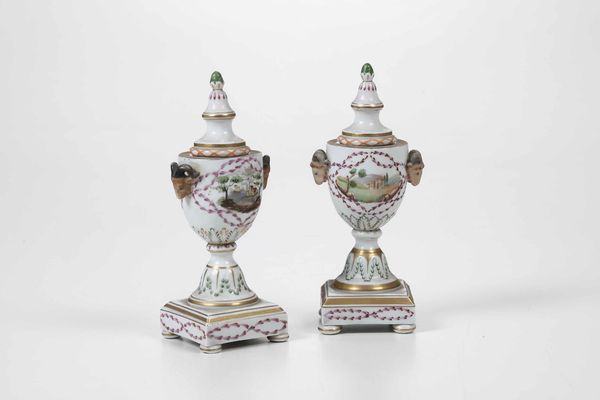 Coppia di vasetti/candelieri<BR>Manifattura indeterminata, XX secolo  - Asta Ceramiche - Associazione Nazionale - Case d'Asta italiane