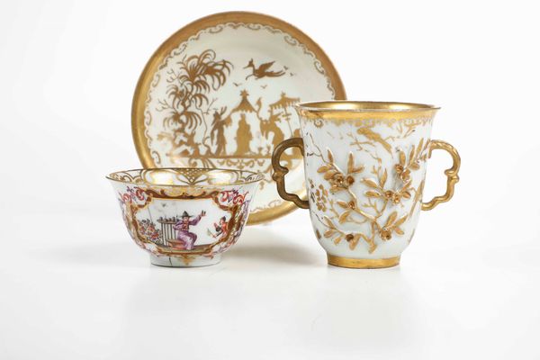 Due tazze e un piattino<BR>Meissen, 1725-1730  - Asta Ceramiche - Associazione Nazionale - Case d'Asta italiane