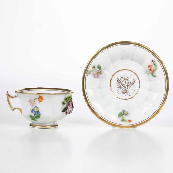 Tazza con piattino<BR>Francia, Parigi, Manifattura di Jacob Petit, 1850 circa  - Asta Ceramiche - Associazione Nazionale - Case d'Asta italiane