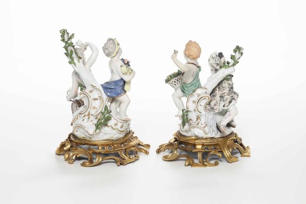Coppia di gruppi raffiguranti le quattro stagioni<BR>Probabilmente Parigi, Manifattura Samson (?), 1900 circa  - Asta Ceramiche - Associazione Nazionale - Case d'Asta italiane