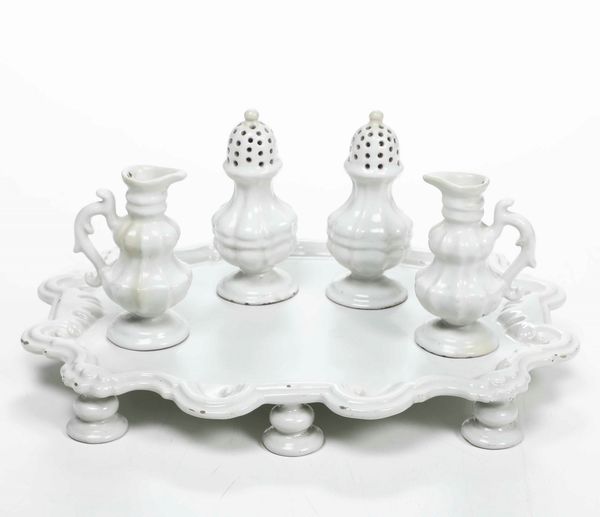 Vassoio con 2 saliere e 2 versatoi <BR>Nove, Manifattura Antonibon, met del XVIII secolo <BR>  - Asta Ceramiche - Associazione Nazionale - Case d'Asta italiane