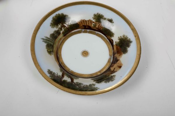 Lotto composto da sette tazze con piattini e una piccola ciotola in porcellana. Manifatture diverse, XIX-XX secolo  - Asta Ceramiche - Associazione Nazionale - Case d'Asta italiane