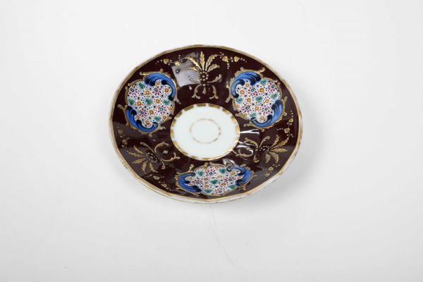 Lotto composto da sette tazze con piattini e una piccola ciotola in porcellana. Manifatture diverse, XIX-XX secolo  - Asta Ceramiche - Associazione Nazionale - Case d'Asta italiane