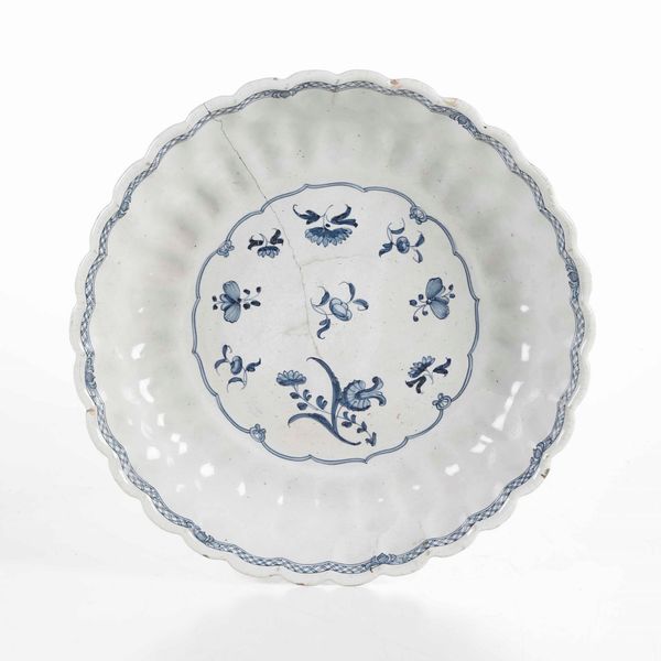 Ciotola <BR>Probabilmente Italia centrale, XVIII secolo  - Asta Ceramiche - Associazione Nazionale - Case d'Asta italiane