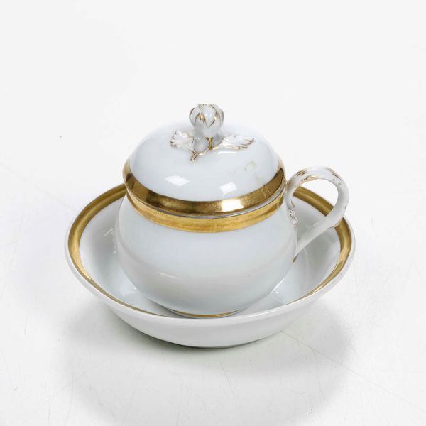 Tazza coperta con piattino<BR>Meissen, XIX secolo  - Asta Ceramiche - Associazione Nazionale - Case d'Asta italiane