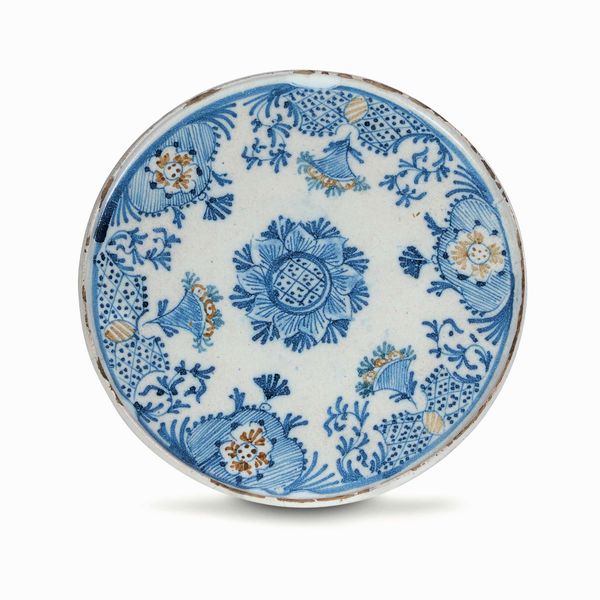 Sottocoppa<BR>Savona, Probabilmente Manifattura Salamone, prima met del XVIII secolo  - Asta Ceramiche - Associazione Nazionale - Case d'Asta italiane