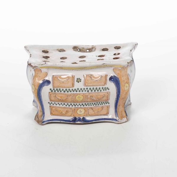 Fioriera a forma di commode<BR>Francia, Manifattura di La Rochelle, seconda met� del XVIII o inizio del XIX secolo  - Asta Ceramiche - Associazione Nazionale - Case d'Asta italiane