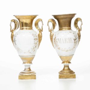 Coppia di vasi<BR>Francia, probabilmente Parigi, prima met del XIX secolo  - Asta Ceramiche - Associazione Nazionale - Case d'Asta italiane