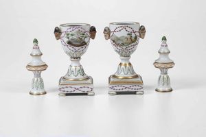 Coppia di vasetti/candelieri<BR>Manifattura indeterminata, XX secolo  - Asta Ceramiche - Associazione Nazionale - Case d'Asta italiane