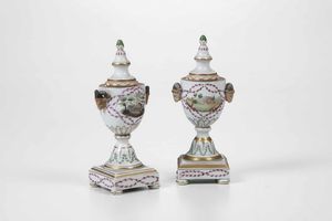 Coppia di vasetti/candelieri<BR>Manifattura indeterminata, XX secolo  - Asta Ceramiche - Associazione Nazionale - Case d'Asta italiane