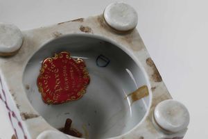 Coppia di vasetti/candelieri<BR>Manifattura indeterminata, XX secolo  - Asta Ceramiche - Associazione Nazionale - Case d'Asta italiane