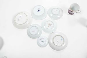 Tre differenti tazze e sei differenti piattini<BR>XVIII e XX secolo  - Asta Ceramiche - Associazione Nazionale - Case d'Asta italiane