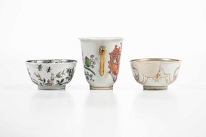 Tre tazze <BR>Vienna e Doccia, verso 1750  - Asta Ceramiche - Associazione Nazionale - Case d'Asta italiane