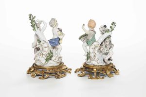 Coppia di gruppi raffiguranti le quattro stagioni<BR>Probabilmente Parigi, Manifattura Samson (?), 1900 circa  - Asta Ceramiche - Associazione Nazionale - Case d'Asta italiane